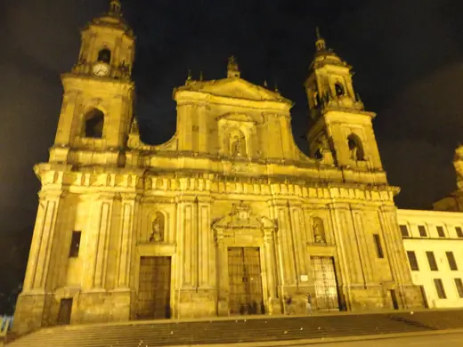 Photo 6: Context · This is a photo of a Colombian monument identified by the ID