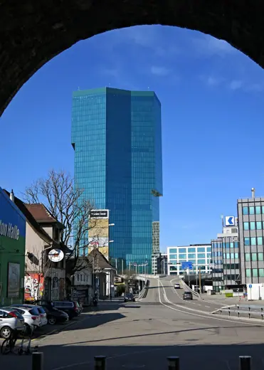 Photo 3: Exterior