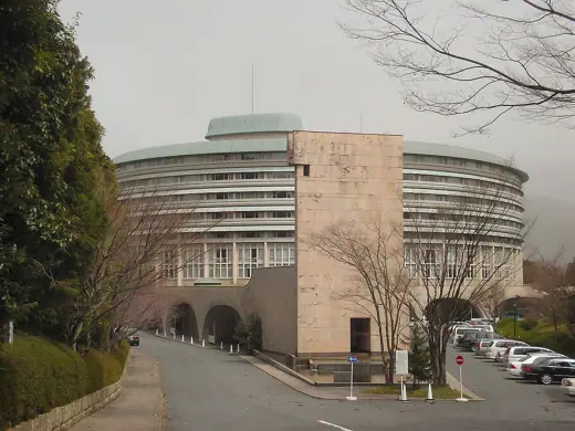 Photo 2: Exterior