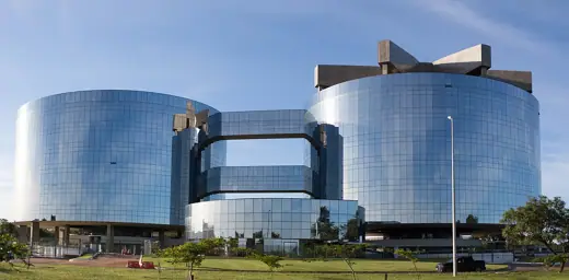 Photo 1: Exterior