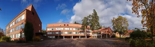 Photo 2: Exterior