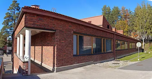 Photo 3: Exterior