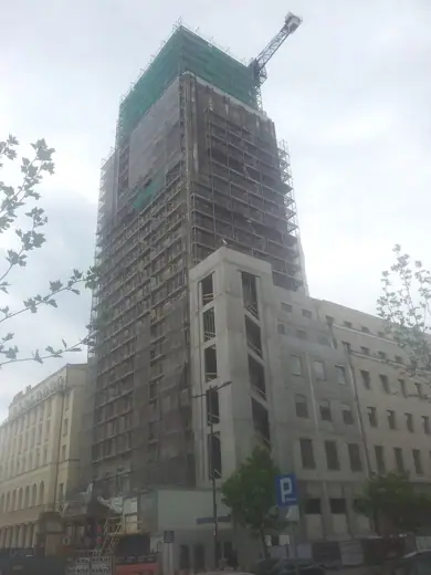 Photo 4: Exterior · Prudential widziany od strony ul