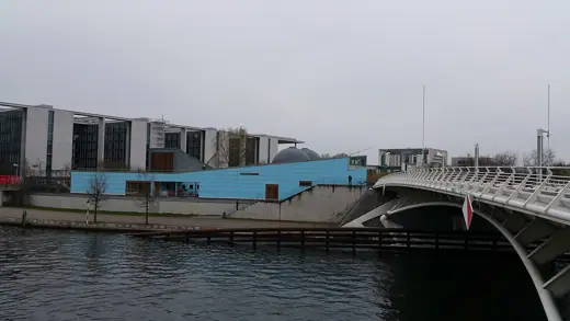 Photo 3: Exterior
