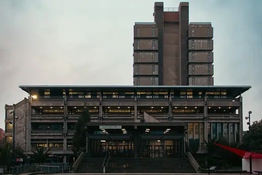 Photo 1: Exterior
