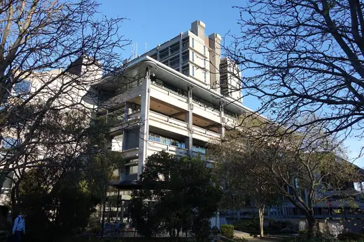 Photo 2: Exterior