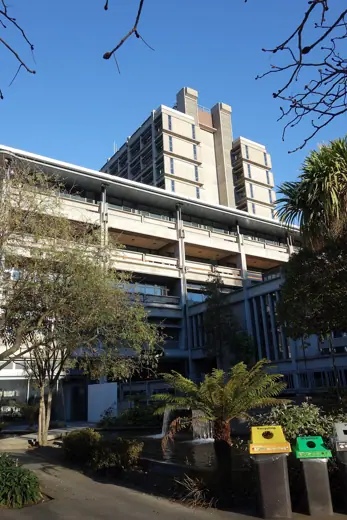 Photo 3: Exterior