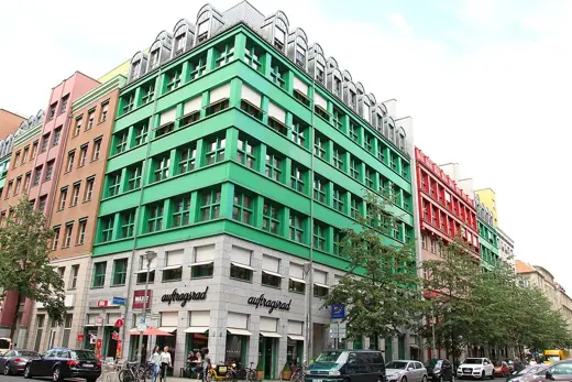 Photo 2: Exterior · Mitte