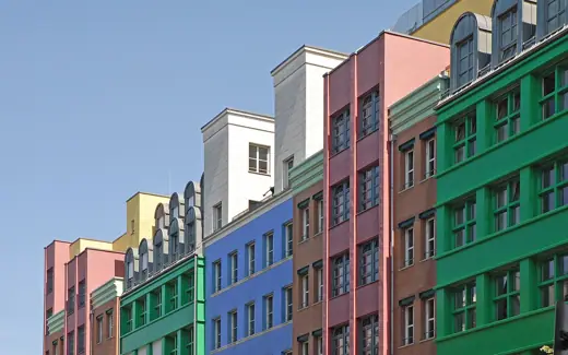 Photo 4: Exterior · Quartier de Schützenstrasse (Berlin) architecte : Aldo Rossi, Milan, 1994-1997