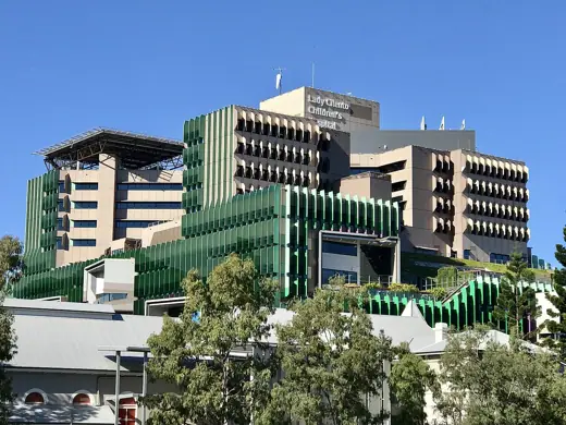 Photo 3: Exterior