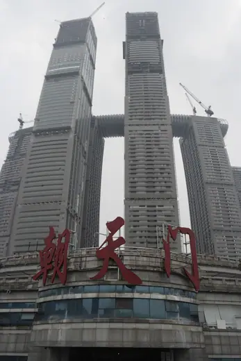 Photo 4: Exterior