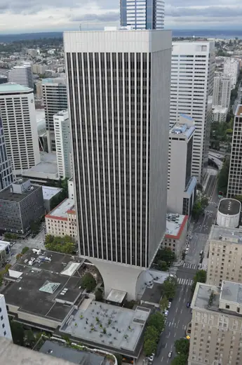 Photo 2: Exterior