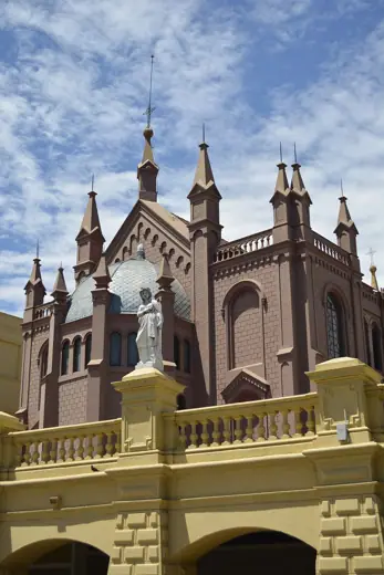 Photo 2: Exterior · Centro cultural recoleta