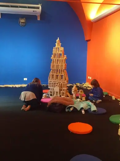 Photo 3: Exterior · Construcción libre con maderitas realizada por una madre y su hija en el Centro Cultural Recoleta