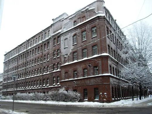 Photo 4: Exterior · Krasnoe Znamya (Red Banner) factory in Saint-Petersburg, Russia