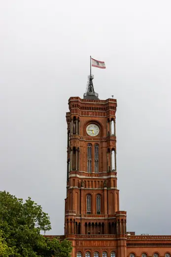 Photo 3: Exterior · Rotes Rathaus, Berlin