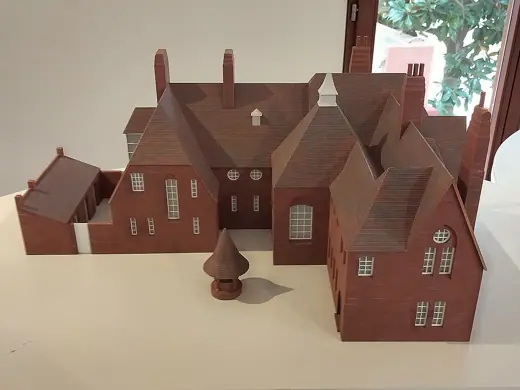 Photo 6: Model · Casa Vicens (Barcelona), maqueta de la Red House, Londres, de Ph