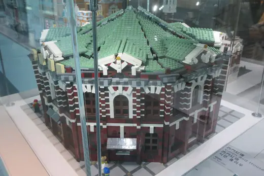 Photo 4: Model