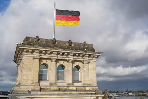 Photo 3: Exterior · Turm des Reichstagsgebäudes in Berlin-Mitte