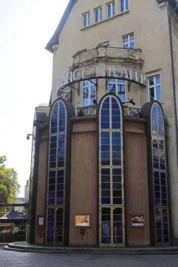 Photo 2: Exterior