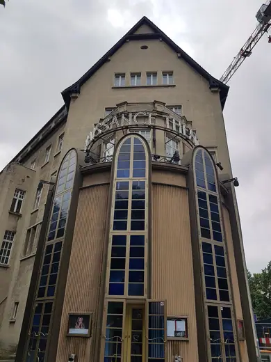 Photo 3: Exterior