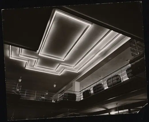 Photo 5: Interior · Hermann Dernburg (1868-1935, als Architekt) Warenhaus Wertheim, Breslau Beteiligt: unbek