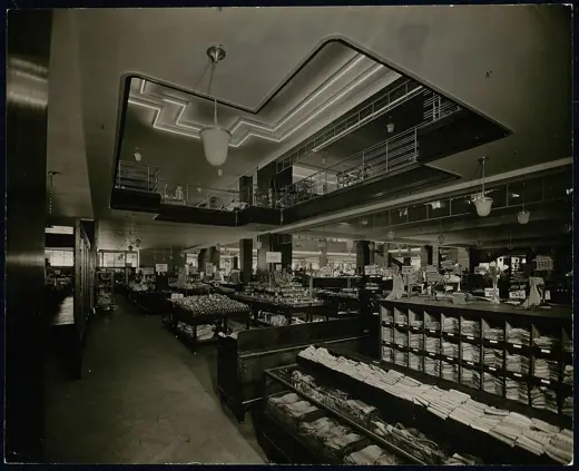Photo 6: Interior · Hermann Dernburg (1868-1935, als Architekt) Warenhaus Wertheim, Breslau Beteiligt: unbek