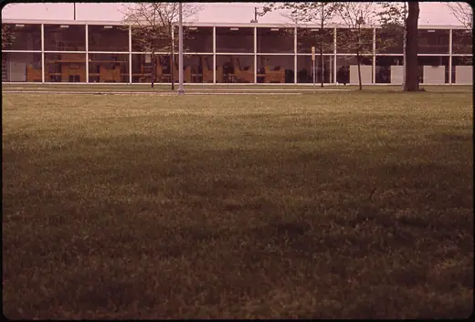 Photo 3: Exterior