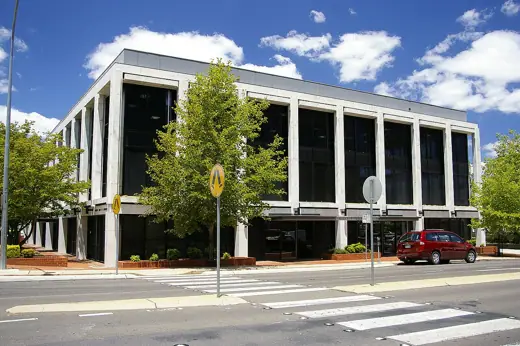 Photo 2: Exterior