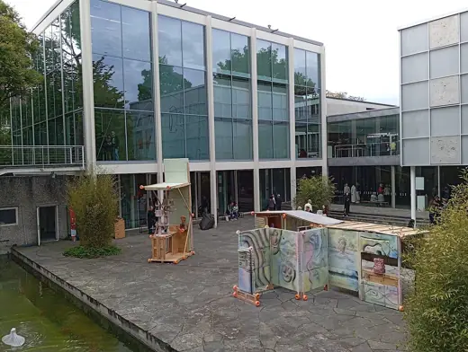 Photo 2: Exterior