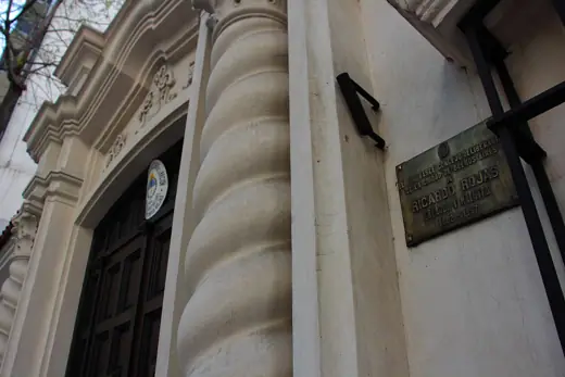 Photo 4: Exterior