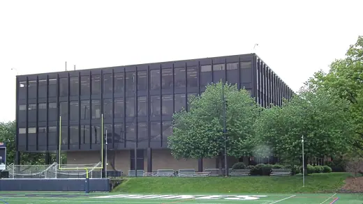 Photo 1: Exterior
