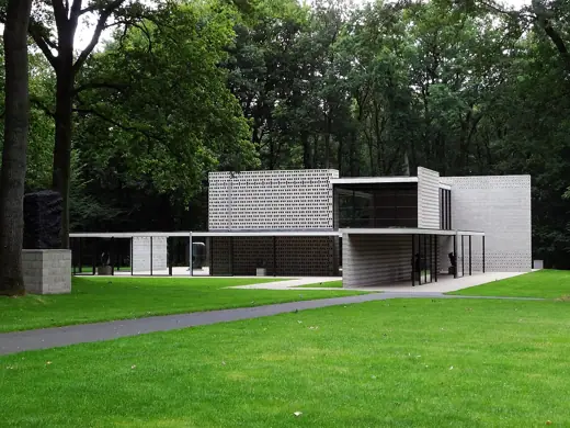 Photo 1: Exterior