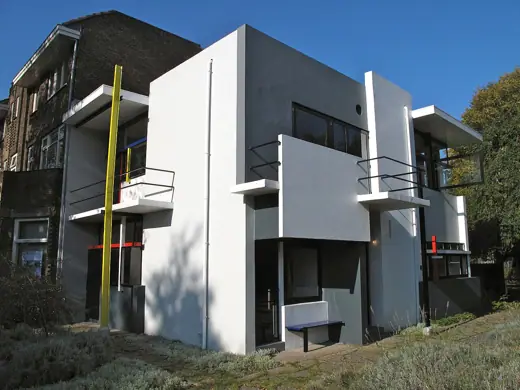Photo 2: Exterior