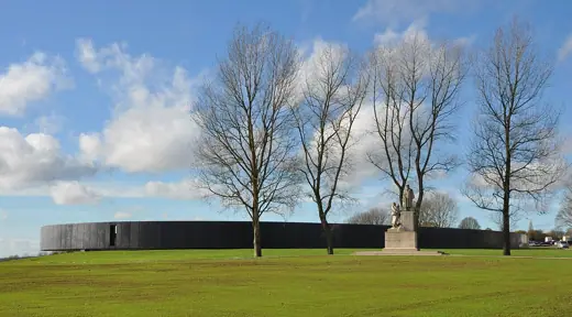 Photo 2: Exterior · L'Anneau de la Mémoire, à Ablain-Saint-Nazaire, en 2014