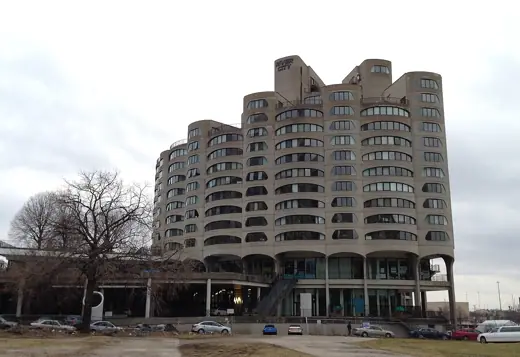 Photo 1: Exterior · River City building, Chicago IL