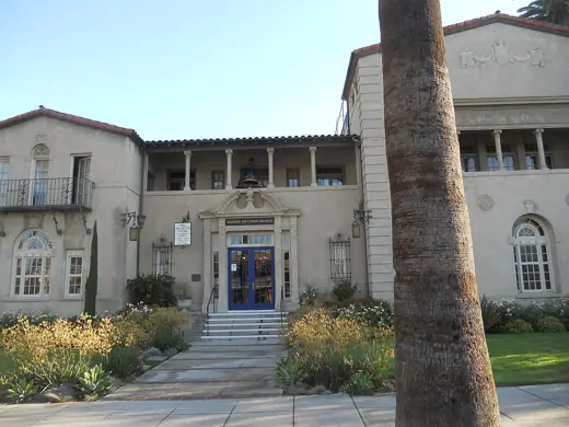 Photo 2: Exterior