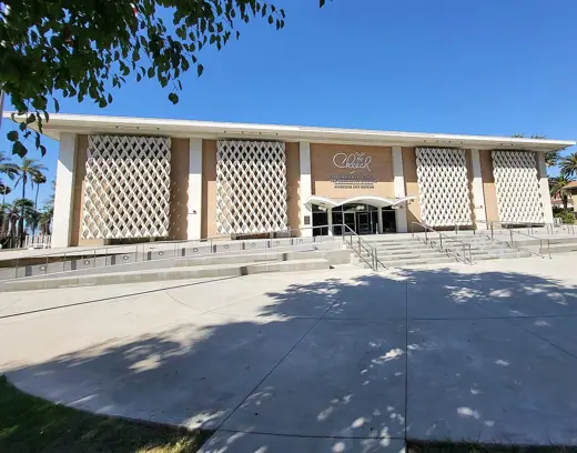 Photo 3: Exterior