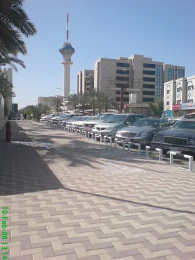 Photo 1: Exterior