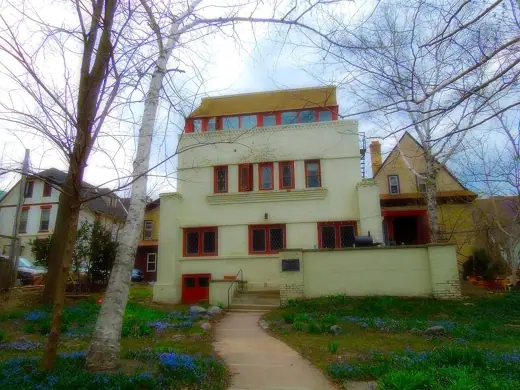 Photo 2: Exterior