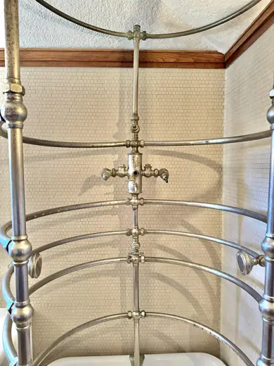 Photo 3: Interior