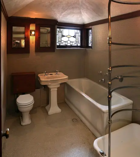 Photo 5: Interior