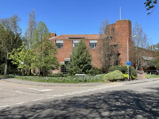 Photo 2: Exterior