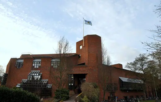 Photo 3: Exterior · Facade of Robinson College