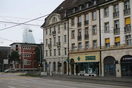 Photo 3: Exterior · Häuserzeile am Badischen Bahnhof in Basel