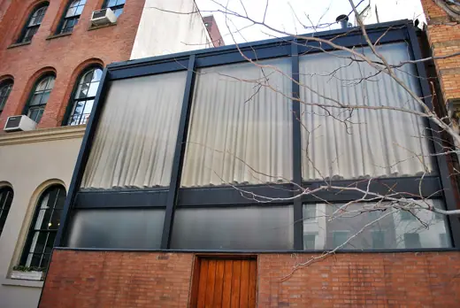 Photo 2: Exterior