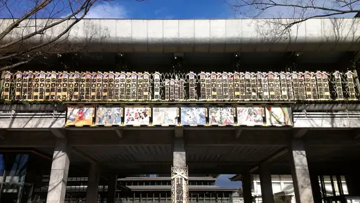 Photo 4: Exterior