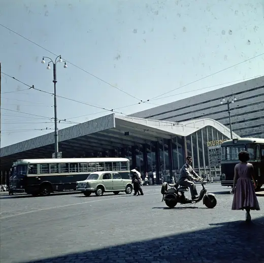 Photo 1: Exterior · Rome station square