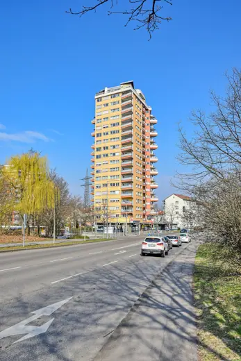 Photo 2: Exterior