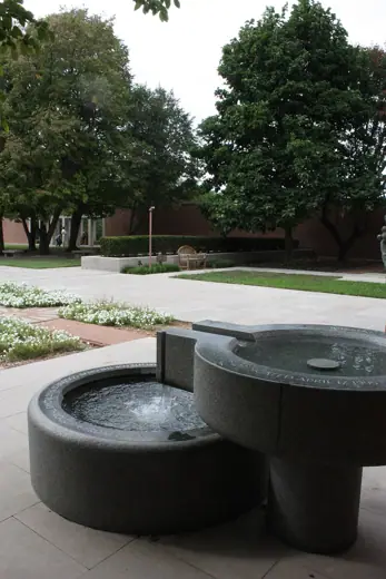 Photo 3: Exterior